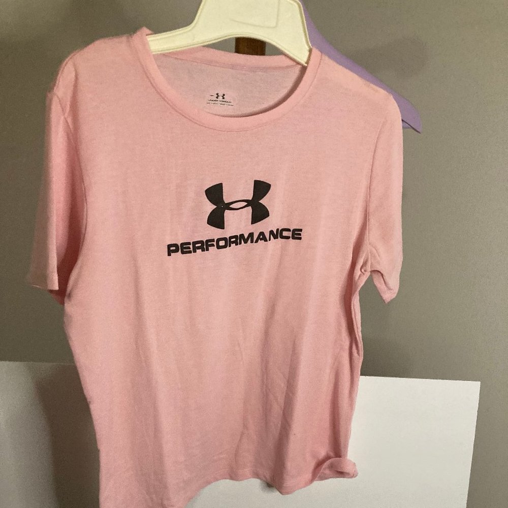 UNDER ARMOUR TOP - Picture 3 of 9